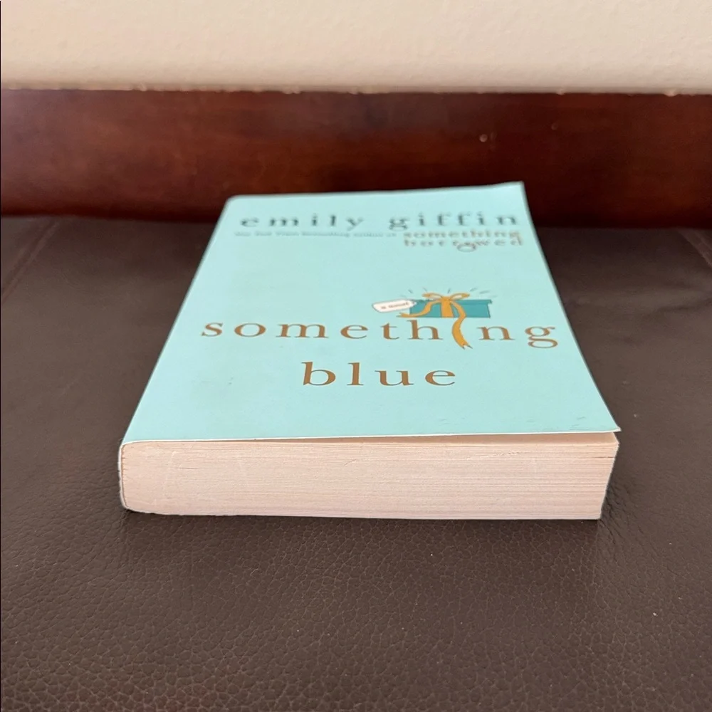 Emily Giffin “Something Blue” Fiction Paperback Novel